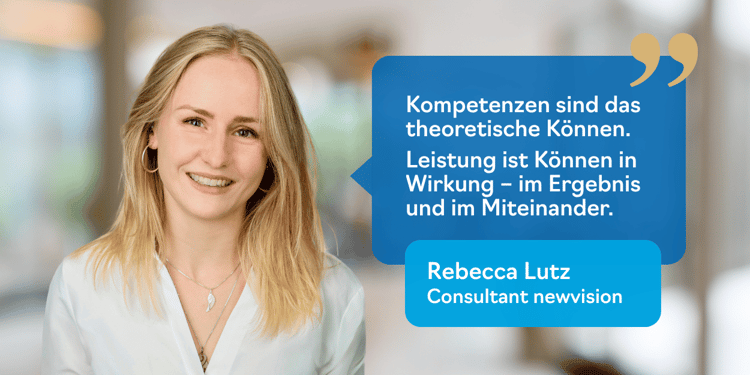 Mitarbeitergespräch in Planungsbüros und bei IT-Dienstleistern: Rebecca Lutz, Consultant bei newvision, mit Zitat: „Kompetenzen sind das theoretische Können. Leistung ist Können in Wirkung – im Ergebnis und im Miteinander.“