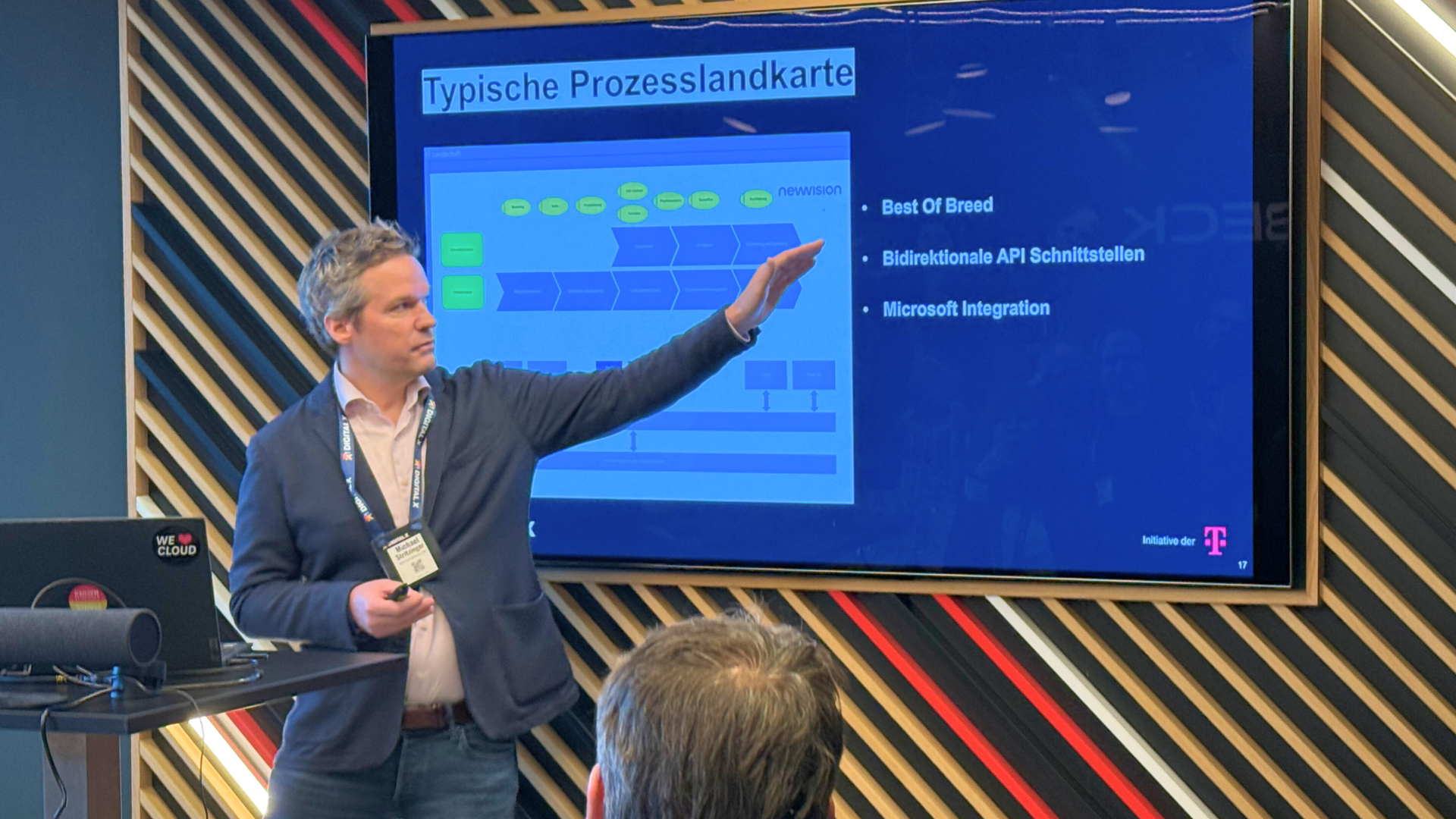 Michael Stritzinger, CEO und Gründer von newvision, präsentiert ingo365 auf einem Event